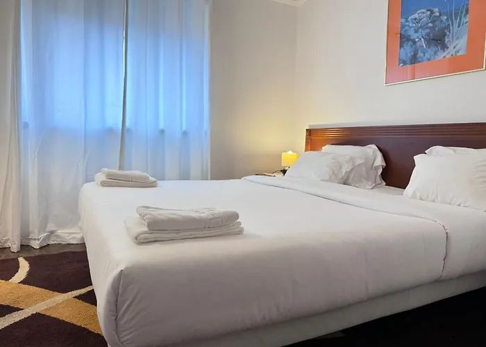 The Pearl - - & Gasthof Cascais