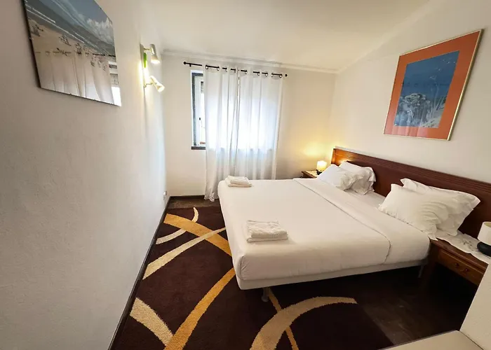 Gasthof The Pearl - - & *