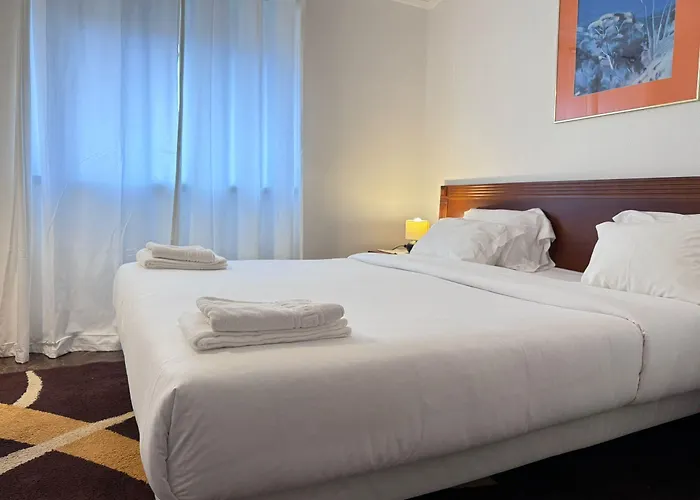 The Pearl - - & Gasthof Cascais