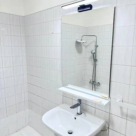 The Pearl - - & Guest house *