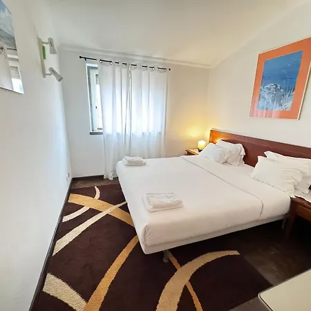 The Pearl - - & Guest house *